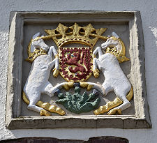 Crest Over Pend